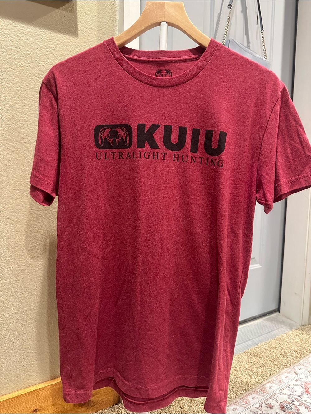 KUIU Men's Short-Sleeve Logo Tee in Burgundy
